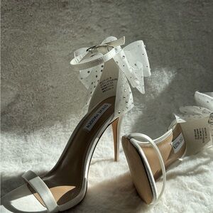 Steve Madden White Satin Bow Rhinestone Ankle Strap Heels Bridal Wedding Shoes 8